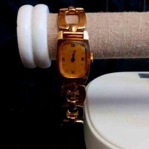 VINTAGE TIMEX LADIES WATCH GOLD TONE BRUSHED FACE GOLD TONE LARGE LINK BRACELET